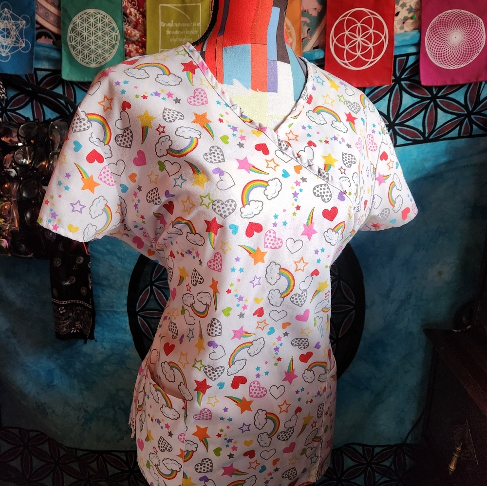 SM Cassandra O rainbow scrub top